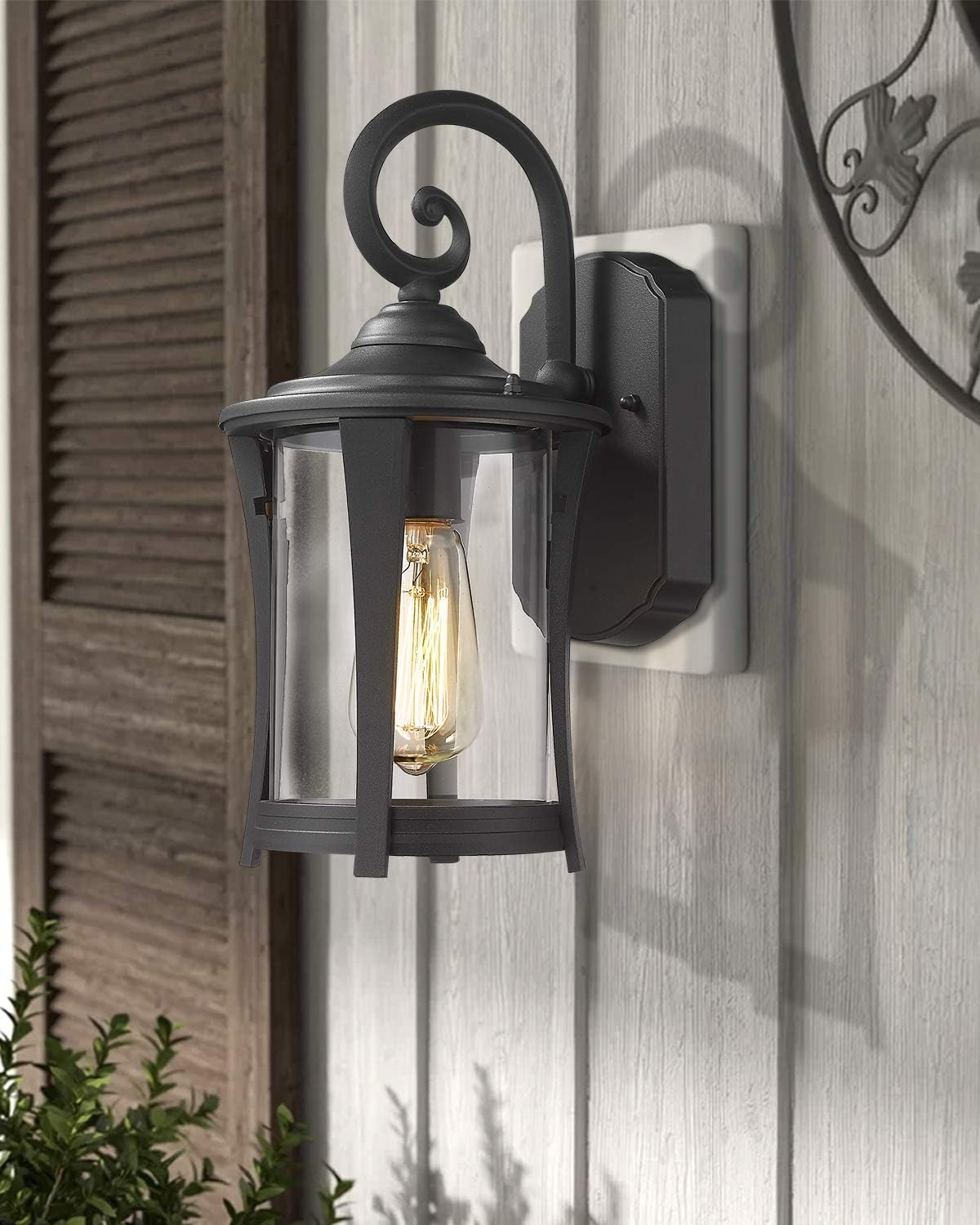 1-Light Matte Black Cast Aluminum Outdoor Wall Light Fixture with Clear Glass Y5978