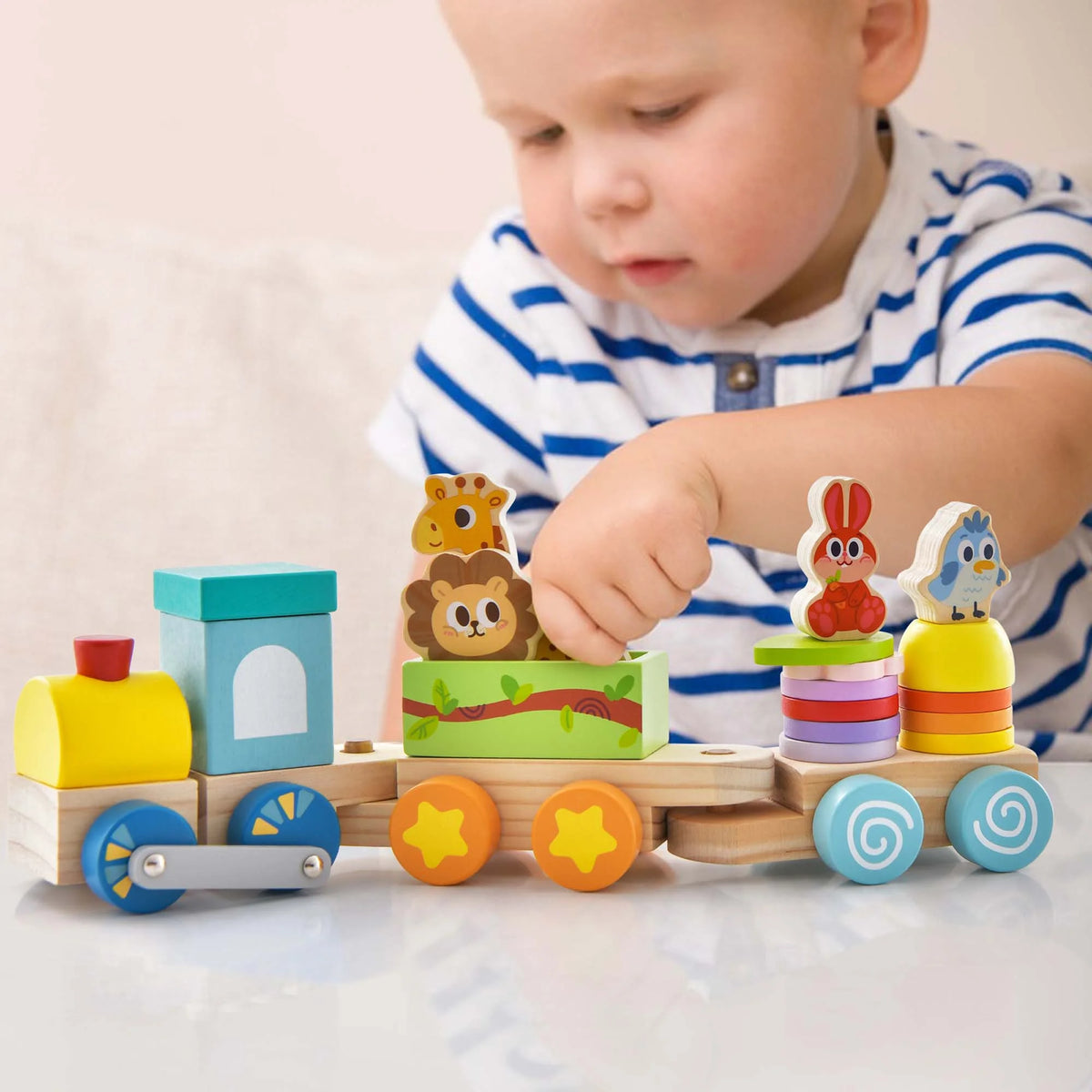 Wooden Stackable Train Set with Animal Toys & Locomotive U28573