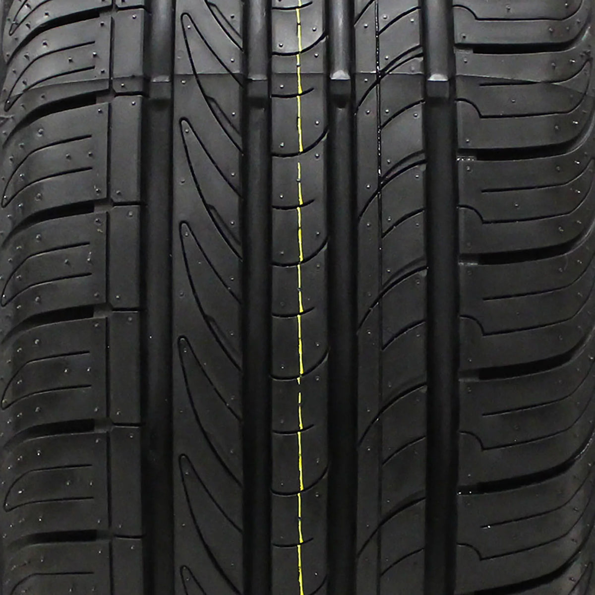 P215/60R16 95V Passenger Tire F34152